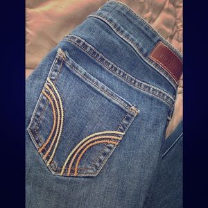 💙HOLLISTER LOW RISE BOOT CUT JEANS💙